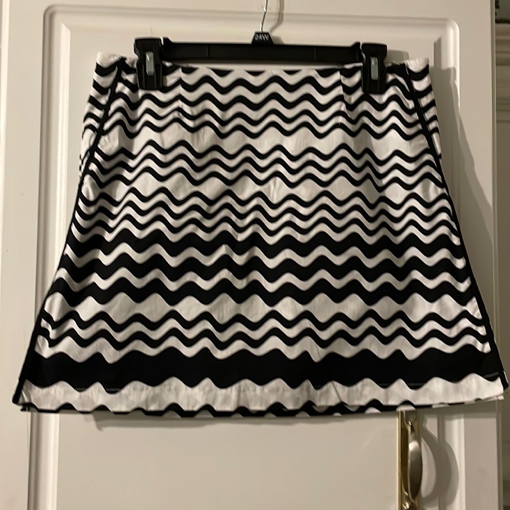 Black and White Wave Pattern Skirt